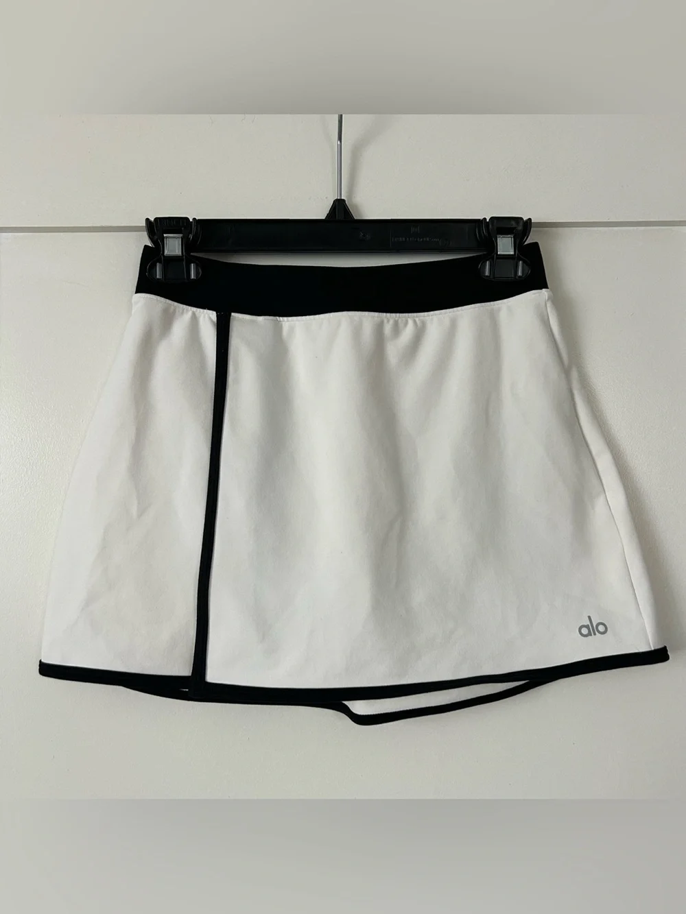 Alo Yoga Airbrush Streamlined Skirt Ivory/Black Size Extra Extra Small